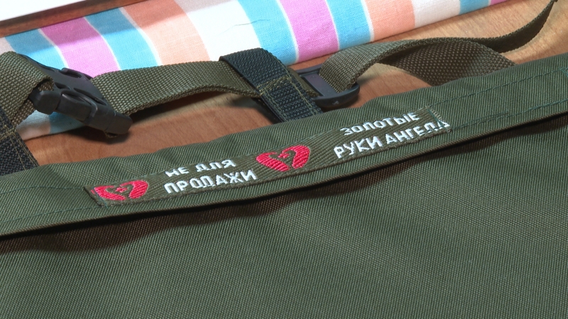 Днем и ночью у станка: волгоградские волонтеры шьют нужные фронту одеяла и носилки