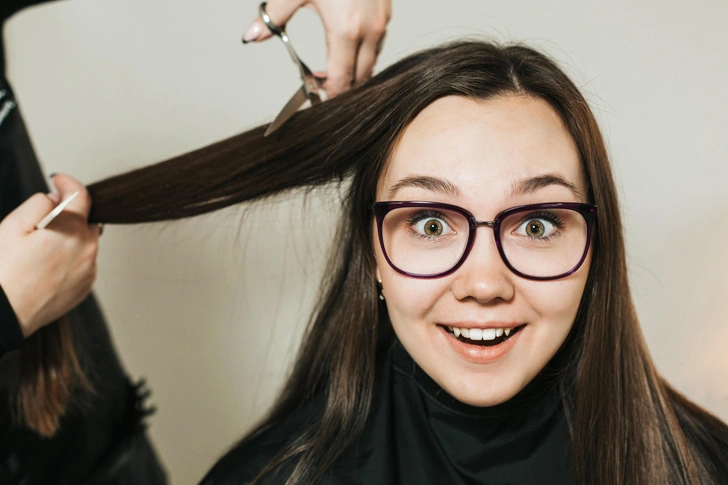 До 90 тысяч за поход в салон: школьники нашли способ зарабатывать на своих волосах