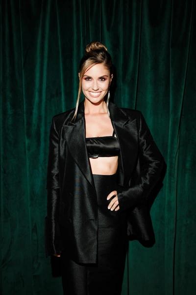 Долгожданная встреча или фото из счастливого прошлого: Муцениеце улыбается рядом с сыном