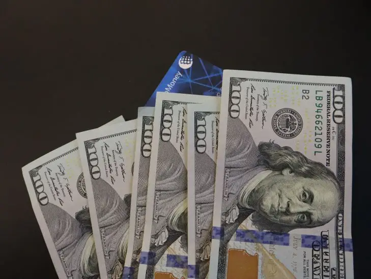 Доллар и юань: кто победит в битве за мировое лидерство