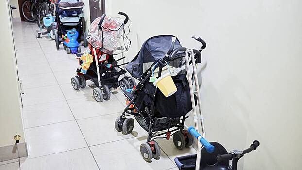 Коляски, велосипеды и шкафы: можно ли хранить в подъезде личные вещи