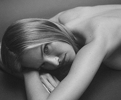 Появились новые фото топлес российской топ-модели