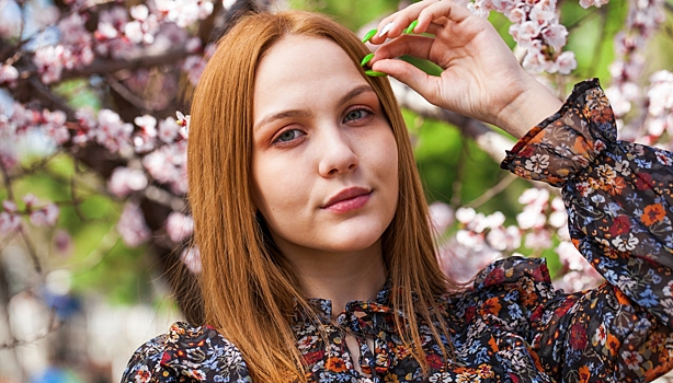 Как носить яркие принты этим летом