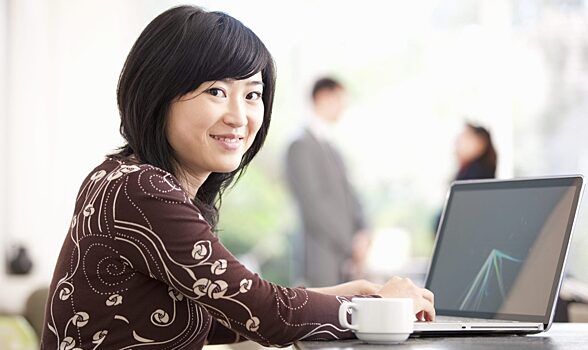 Стилист дала советы, как и с чем носить этой весной шоколадный цвет