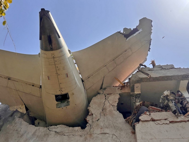 Единственный выживший в крушении Boeing 787 Dreamliner в Индии шел на своих ногах: что о нем известно и как он смог спастись?