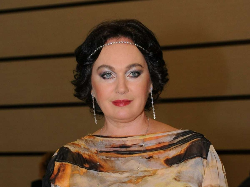 Едва прикрылась руками: Лариса Гузеева поделилась откровенным фото топлес