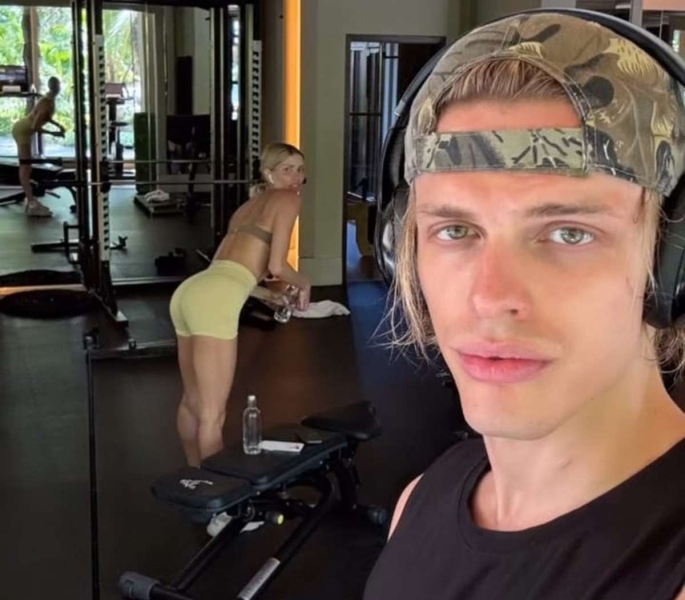 Елена Перминова показала подтянутую фигуру на совместной тренировке с возлюбленным