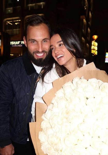 Ели черную икру руками и пили шампанское с золотом: Бородина не жалеет денег на Сердюкова