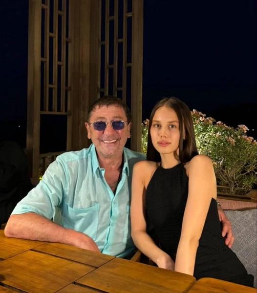 Это любовь! Аврора Киба и Григорий Лепс отметили на курорте годовщину помолвки