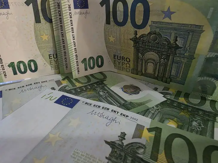 Евро рвётся вверх: сможет ли валюта ЕС обогнать доллар в 2025 году