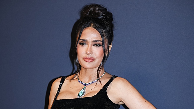 58-летняя Сальма Хайек появилась в откровенных образах на обложке журнала