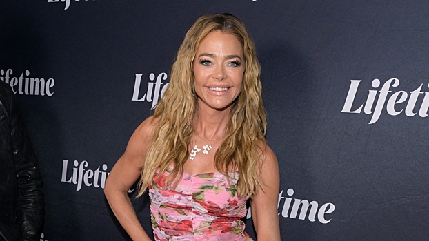 Бывшая жена Чарли Шина снялась в одном боди