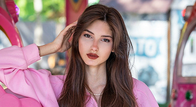 Пять стильных идей, с чем носить худи этим летом