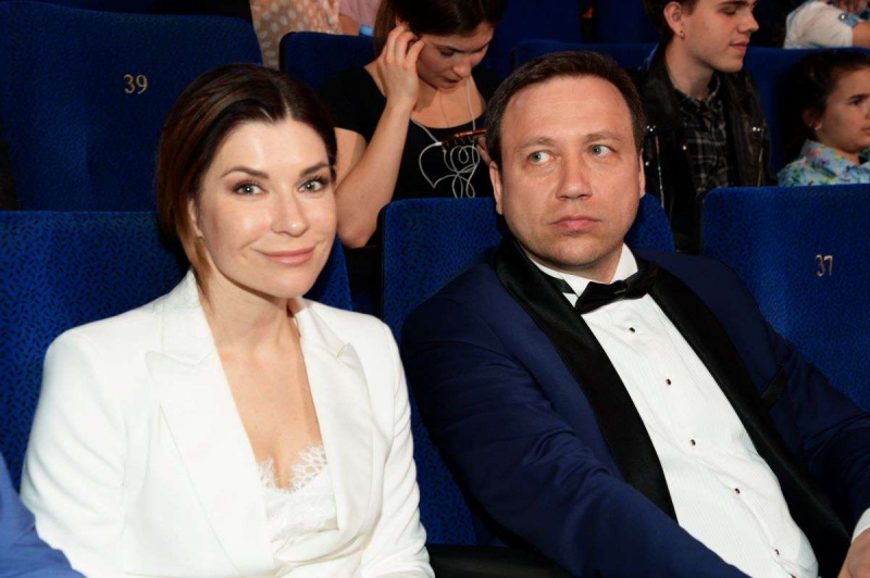 «Фигура — огонь!»: звезда «Ворониных» показала безупречные формы в купальнике