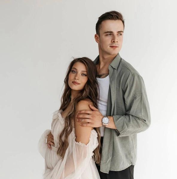 Фигуристка Алена Косторная впервые стала мамой