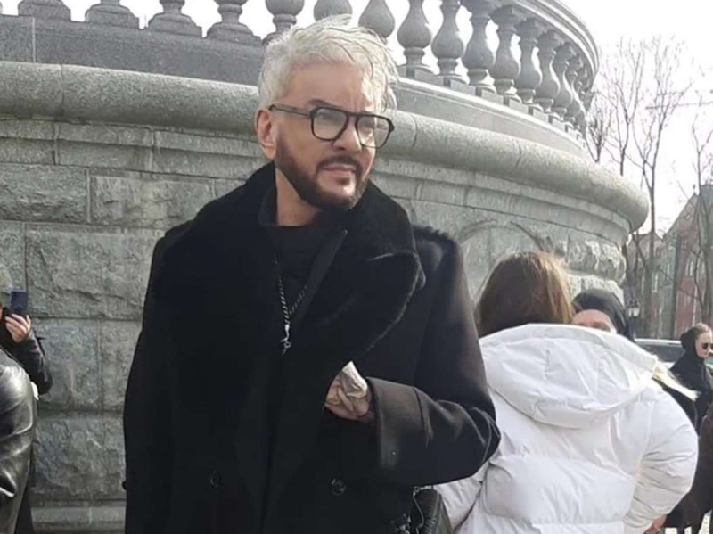 Филипп Киркоров решил перевезти прах матери в Москву