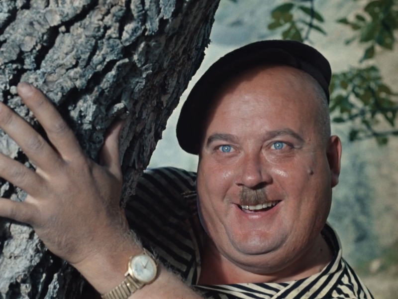 Гайдай был в ярости: режиссер вырезал почти все сцены с Моргуновым из «Кавказской пленницы» после наглой выходки актера