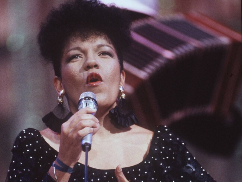 Главную звезду «Ламбады» грабители сожгли заживо: яркая жизнь и печальный конец Лаолвы Браз