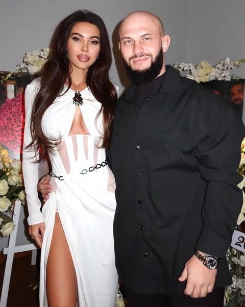 Главные фермеры шоу-бизнеса: Джиган и Самойлова приехали на фестиваль в повозке с сеном и овощами