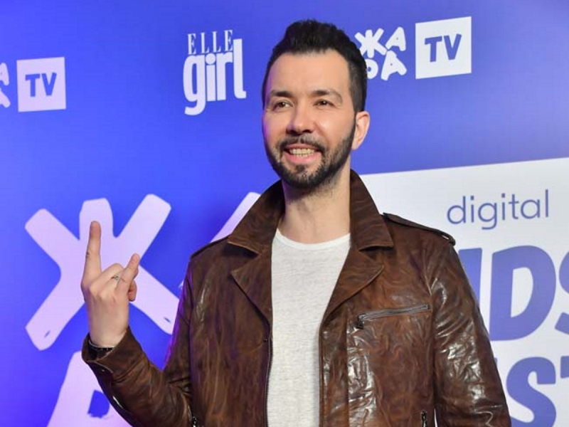 Харизмой пошел в дедушку - Илью Олейникова: сын Дениса Клявера покоряет театральные подмостки