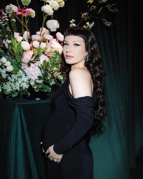 Ида Галич о слабостях во время беременности: скучает по бане и пилону, пьет вино