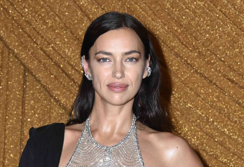 Ирина Шейк взбудоражила фанатов смелыми кадрами с пляжа