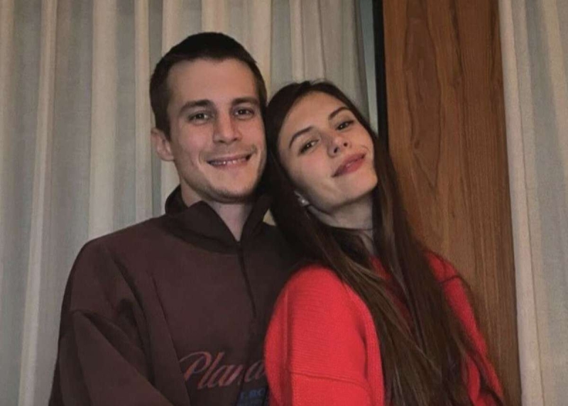 Иван Янковский совершил редкий выход в свет вместе с женой Дианой Пожарской