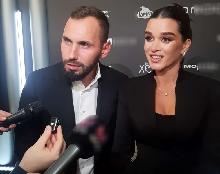 Кадры недели: Бородина обнародовала фото со свадьбы, Ревва после получения гражданства устроил перформанс в Кремле