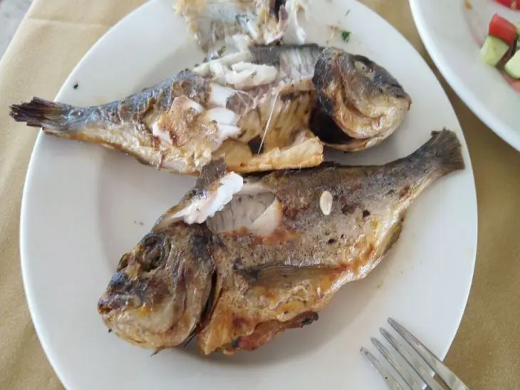 Как испечь рыбу в фольге, чтобы она была сочной: правило, которое нарушают все