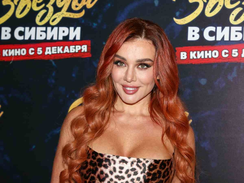 «Как же это приятно…»: Седокова спустя четыре месяца после смерти Тиммы хвастается букетами от ухажера