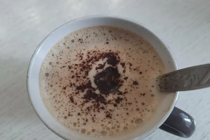 Кофе с оливковым маслом: кому и зачем нужно употреблять этот напиток