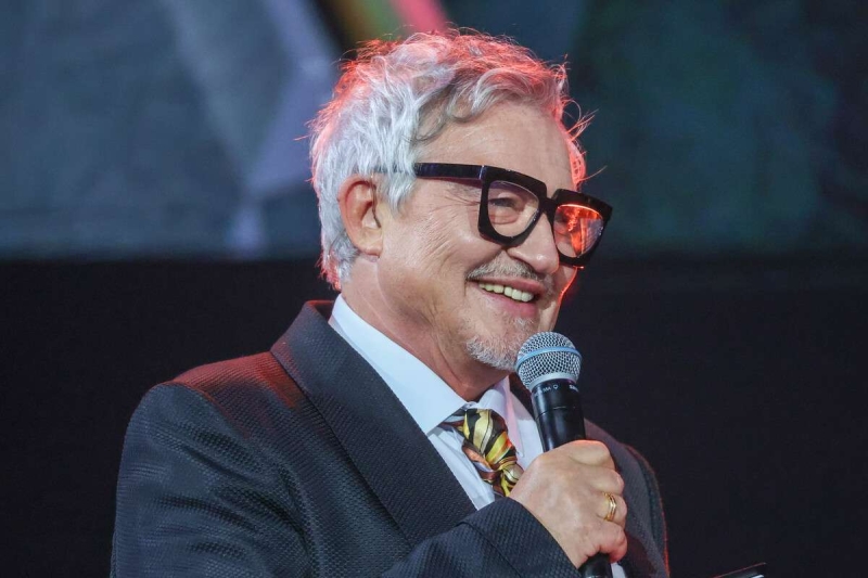 Кокетничали и обнимались: Дибров поздравил дочь Даны Борисовой с 18-летием