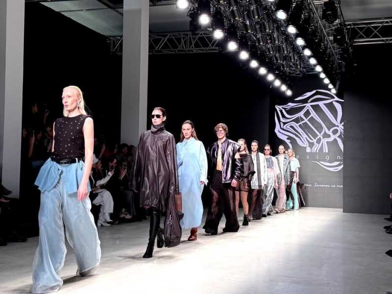 Коллекция омского дизайнера попала на подиум столичной недели моды: как это было