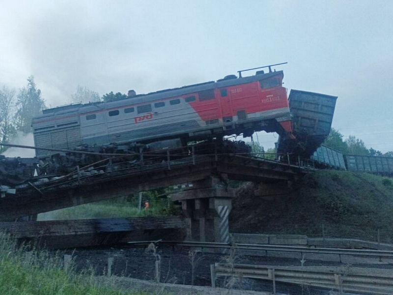 Крушение поездов в Брянской и Курской областях после обрушения мостов: есть жертвы
