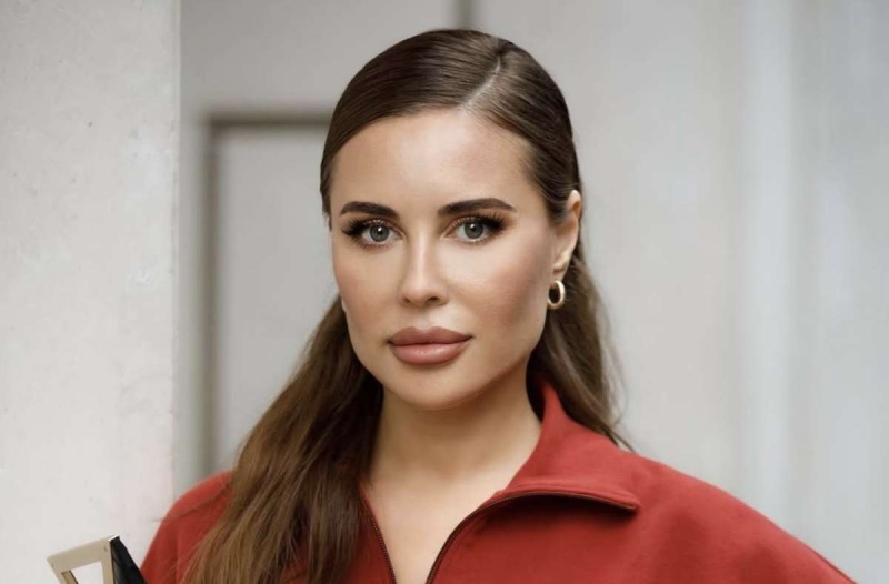 «Куколка»: Юлия Михалкова поразила Сеть своей фигурой в мини-бикини