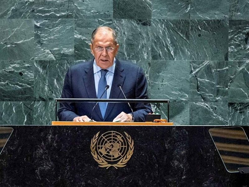 Лавров под охраной немецкой овчарки ответил журналисту Sky News на русском