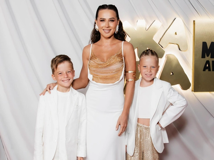 Лерчек со слезами говорит о беременности на домашнем аресте