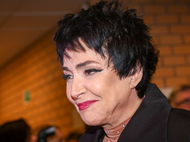 Лолита о собственном бедственном положении: «Получается, мне надо пить воду из-под крана и жрать только пять дней в месяц»