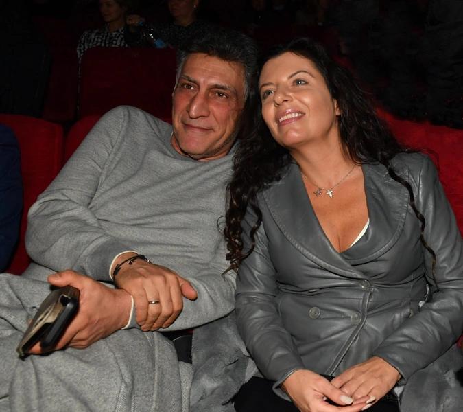 Маргарита Симоньян рыдает на прощании с мужем — ее пришлось вести под руки