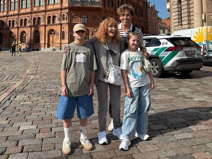 Меньшова резко прошлась по Пугачевой — не видит в ней легенды