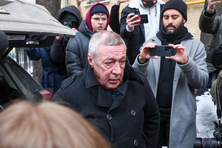 Михаил Ефремов дал первый комментарий на свободе: «Чувствую себя не очень»