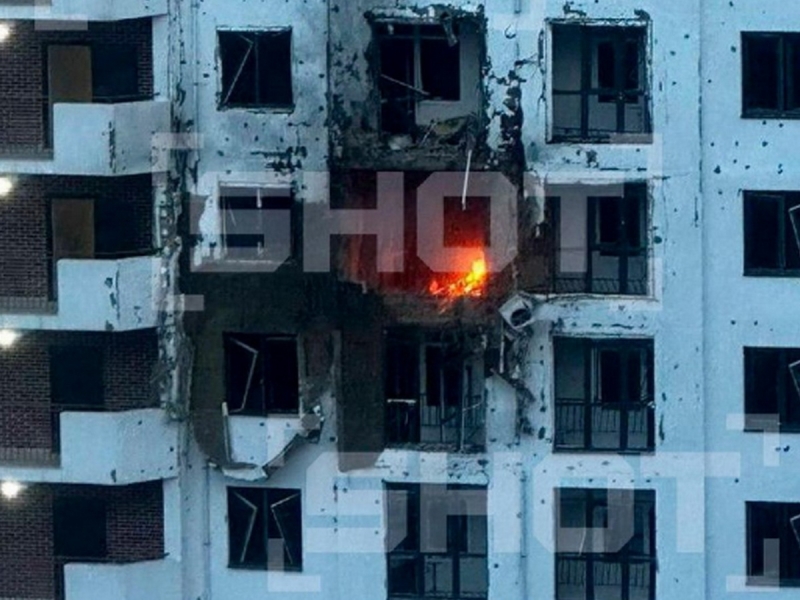 Момент удара БПЛА ВСУ в жилой дом в Новороссийске попал на видео