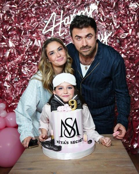 Муцениеце взяла дочь и сбежала с Дрангой от всех проблем