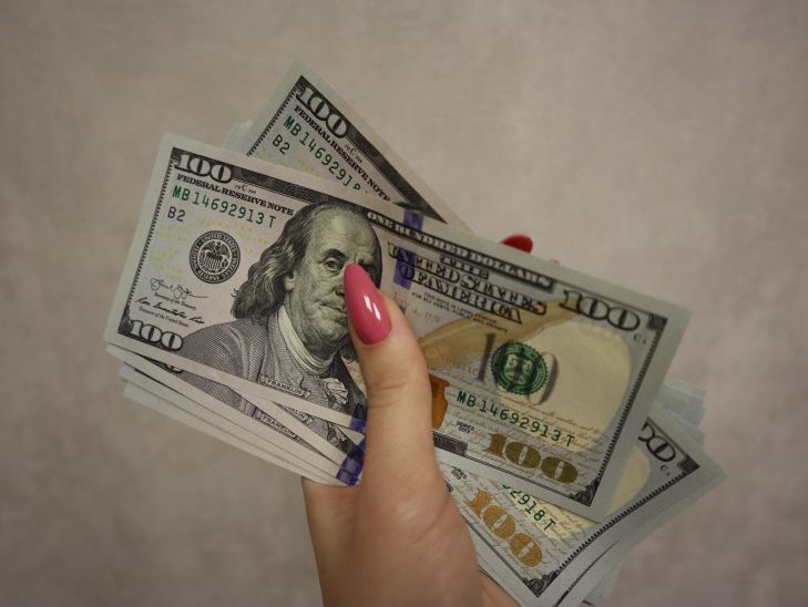 Мужа сократили, и теперь он хочет, чтобы жена спасала их бюджет в одиночку