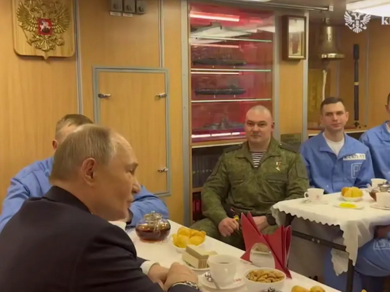 «Мы их добьем»: Путин предложил ввести внешнее управление на Украине