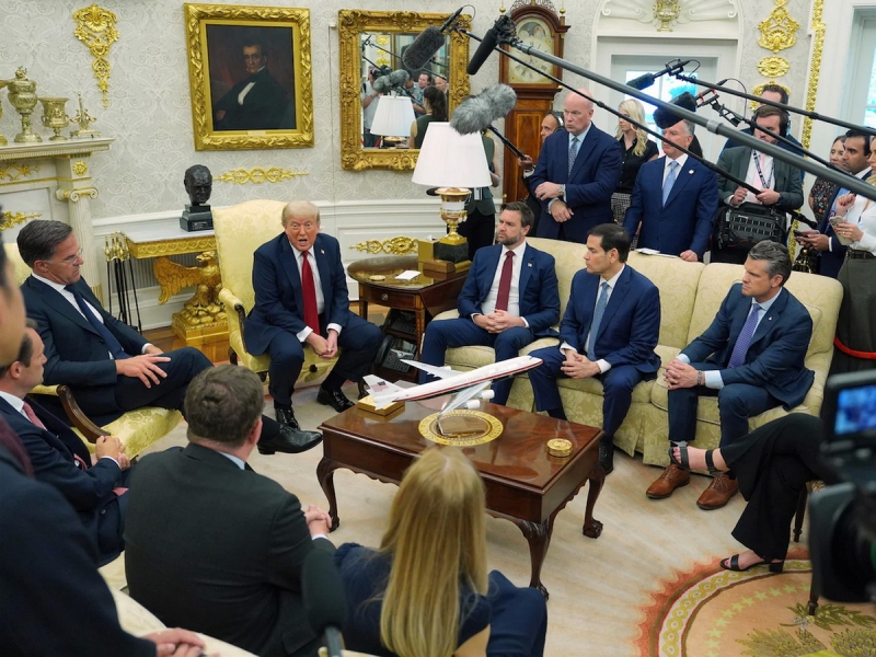 «Мы можем, если вы дадите оружие»: Трамп предложил Зеленскому ударить по Москве и Санкт-Петербургу — WP