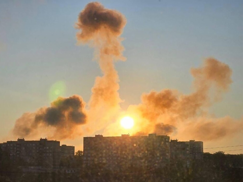 На Киев обрушились сотни «Гераней» и «Искандеры»: в городе взрывы и пожары, горит институт имени Сикорского