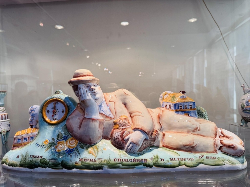 На выставке художницы в Раменском показали необычные изделия из глины