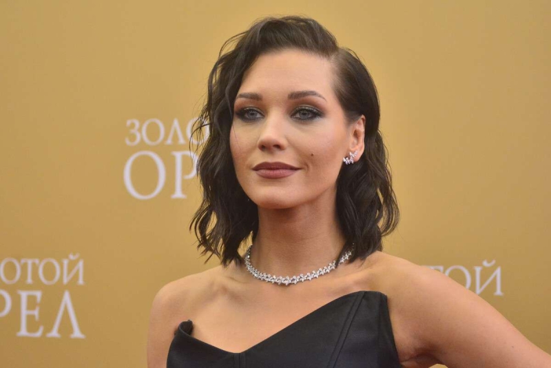 «Наряжаться — не мешки ворочать»: вот сколько потратила Асмус на платье для выхода