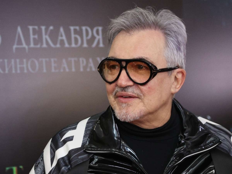 «Негодяи что-то подмешали»: угодивший в голый скандал Дибров покинул Россию